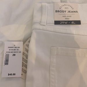 Brody NWT white denim shorts. Size 29